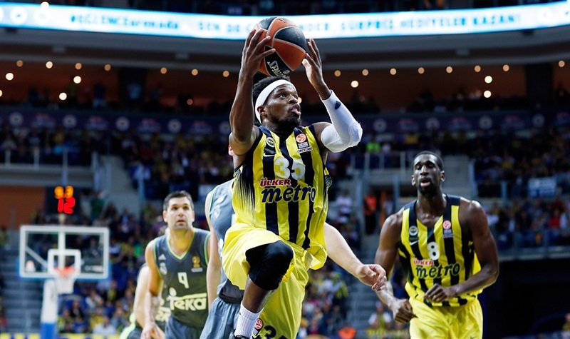 Фенербахче удари шампиона Реал у дома (видео)